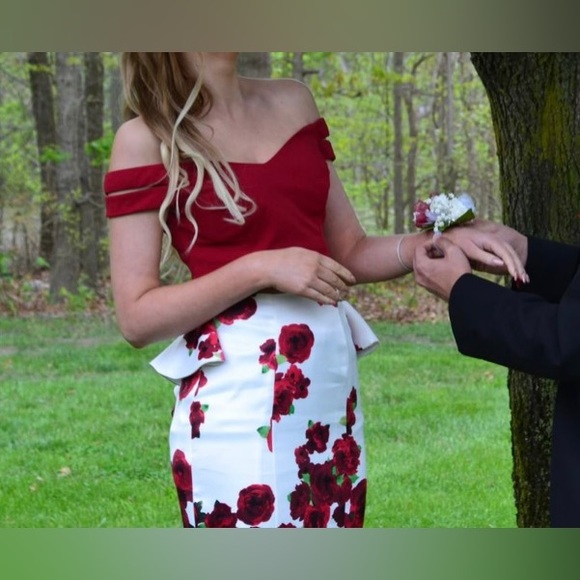 PROM DRESS!! - Picture 2 of 3